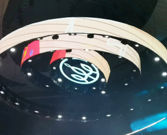 舞臺(tái)電動(dòng)葫蘆怎么吊裝液晶顯示屏幕